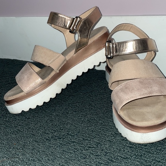 Gold Summer Sandles - Picture 6 of 7